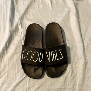 Rae Dunn Woman’s Size 8 slides